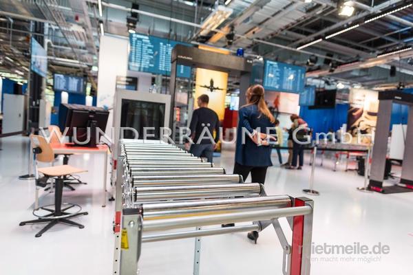 Kulissen mieten & vermieten - Gepäck-Rollband mit Durchleuchtungskasten - WUNDERRÄUME GmbH vermietet: Dekoration/Kulisse für Event, Messe, Veranstaltung, Incentive, Mitarbeiterfest, Firmenjubiläum in Lichtenstein/Sachsen