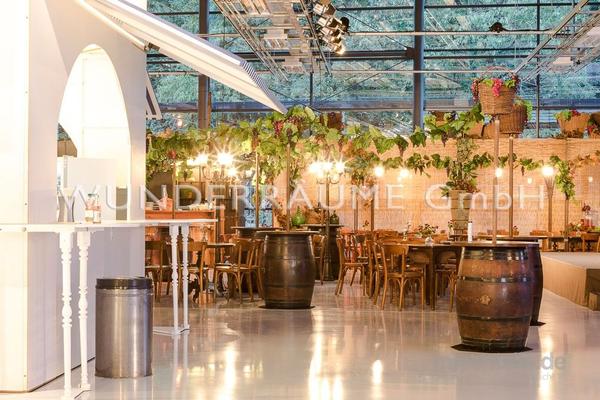 Stehtische mieten & vermieten - Stehtisch-Fass mit Weinkorb - WUNDERRÄUME GmbH vermietet: Dekoration/Kulisse für Event, Messe, Veranstaltung, Incentive, Mitarbeiterfest, Firmenjubiläum in Lichtenstein/Sachsen