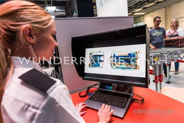 Kulissen mieten & vermieten - Monitorplatz-Gepäckkontrolle - WUNDERRÄUME GmbH vermietet: Dekoration/Kulisse für Event, Messe, Veranstaltung, Incentive, Mitarbeiterfest, Firmenjubiläum in Lichtenstein/Sachsen