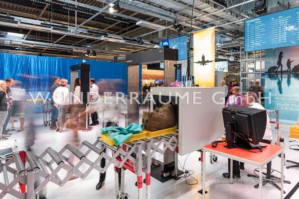 Kulissen mieten & vermieten - Überraschungskoffer für Gepäckkontrolle - WUNDERRÄUME GmbH vermietet: Dekoration/Kulisse für Event, Messe, Veranstaltung, Incentive, Mitarbeiterfest, Firmenjubiläum in Lichtenstein/Sachsen
