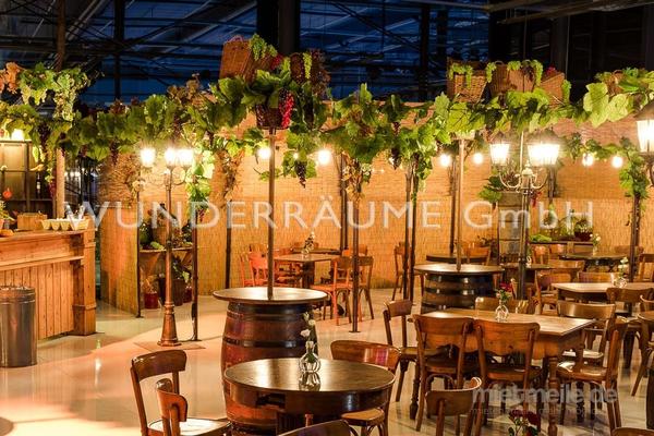 Saisonale Dekoration mieten & vermieten - Weindorf - WUNDERRÄUME GmbH vermietet: Dekoration/Kulisse für Event, Messe, Veranstaltung, Incentive, Mitarbeiterfest, Firmenjubiläum in Lichtenstein/Sachsen