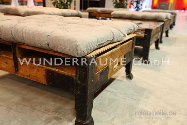 Antik & Rustikal mieten & vermieten - Loungebank Holz "Industrial" - WUNDERRÄUME GmbH vermietet: Dekoration/Kulisse für Event, Messe, Veranstaltung, Incentive, Mitarbeiterfest, Firmenjubiläum in Lichtenstein/Sachsen