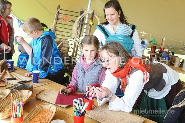 Leuchten & Lampen mieten & vermieten - Basteln unterm Fliegenpilz - WUNDERRÄUME GmbH vermietet: Dekoration/Kulisse für Event, Messe, Veranstaltung, Incentive, Mitarbeiterfest, Firmenjubiläum in Lichtenstein/Sachsen