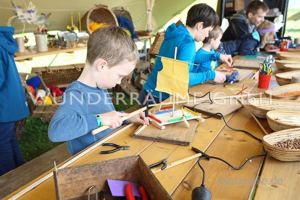 Leuchten & Lampen mieten & vermieten - Basteln unterm Fliegenpilz - WUNDERRÄUME GmbH vermietet: Dekoration/Kulisse für Event, Messe, Veranstaltung, Incentive, Mitarbeiterfest, Firmenjubiläum in Lichtenstein/Sachsen