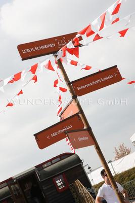 Kulissen mieten & vermieten - Wegweiser - WUNDERRÄUME GmbH vermietet: Dekoration/Kulisse für Event, Messe, Veranstaltung, Incentive, Mitarbeiterfest, Firmenjubiläum in Lichtenstein/Sachsen