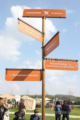 Kulissen mieten & vermieten - Wegweiser - WUNDERRÄUME GmbH vermietet: Dekoration/Kulisse für Event, Messe, Veranstaltung, Incentive, Mitarbeiterfest, Firmenjubiläum in Lichtenstein/Sachsen