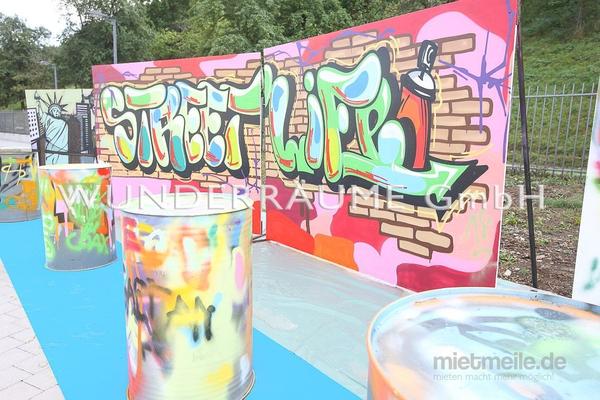 Kulissen mieten & vermieten - Graffiti-Wand - WUNDERRÄUME GmbH vermietet: Dekoration/Kulisse für Event, Messe, Veranstaltung, Incentive, Mitarbeiterfest, Firmenjubiläum in Lichtenstein/Sachsen