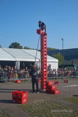 Kistenstapeln mieten & vermieten - Kistenstapeln, Kistenklettern gesichert am Mobilkran in Mittenwalde