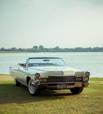 Oldtimer mieten & vermieten - Cadillac DeVille Convertible Bj.1968 CABRIOLET für Hochzeitsfahrten mit Chauffeur in Viersen