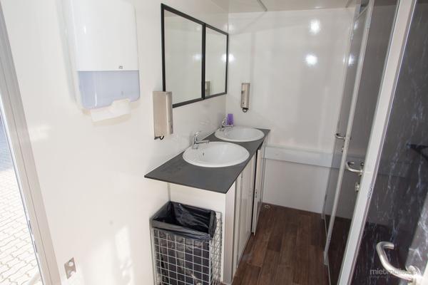 Toilettenwagen mieten & vermieten - Toilettenwagen 7&2 silber in Dorsten