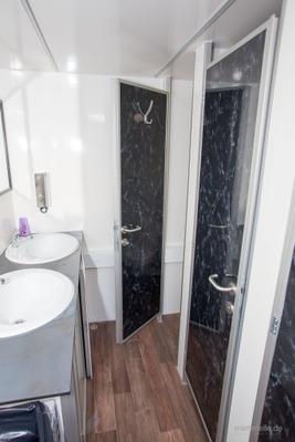Toilettenwagen mieten & vermieten - Toilettenwagen 7&2 silber in Dorsten