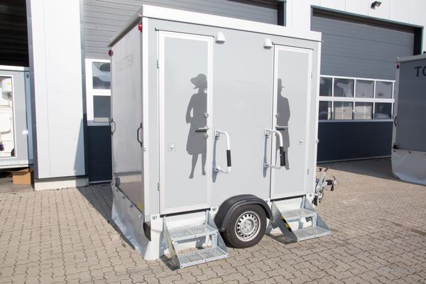 Toilettenwagen mieten & vermieten - Toilettenwagen 1&1 silber in Dorsten
