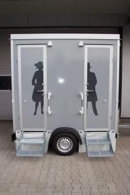 Toilettenwagen mieten & vermieten - Toilettenwagen 1&1 silber in Dorsten