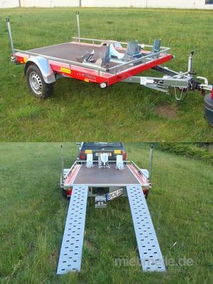 Motorradanhänger mieten & vermieten - Piewi 1000 kg gebremst mit Stoßdämpfern 100 km/h Motorradanhänger Biketrailer Anhänger 2 Maschinen in Köln