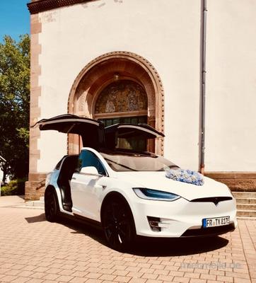 Hochzeitsauto mieten & vermieten - Tesla Model X als Hochzeitsauto, Chauffeur/-in in Freiburg im Breisgau