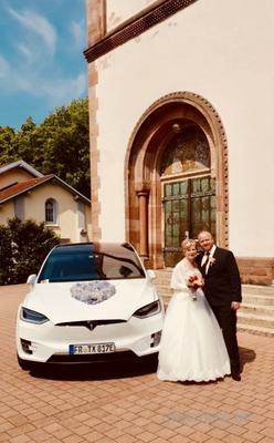 Hochzeitsauto mieten & vermieten - Tesla Model X als Hochzeitsauto, Chauffeur/-in in Freiburg im Breisgau