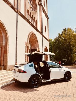 Hochzeitsauto mieten & vermieten - Tesla Model X als Hochzeitsauto, Chauffeur/-in in Freiburg im Breisgau