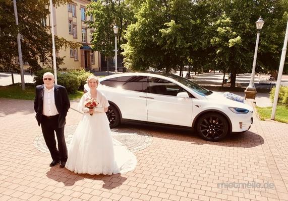 Hochzeitsauto mieten & vermieten - Tesla Model X als Hochzeitsauto, Chauffeur/-in in Freiburg im Breisgau