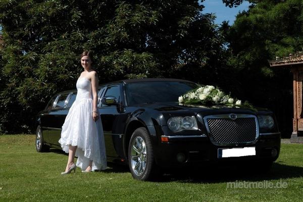 Limousinen mieten & vermieten - Chrysler 300c Hemi in schwarz oder cool Vanilla in Isernhagen