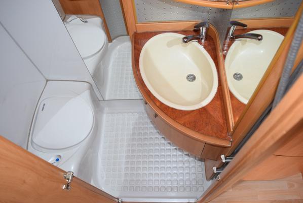 Wohnmobile mieten & vermieten - Wohnmobil Alkoven mieten / Kilometerfrei in Mülheim an der Ruhr