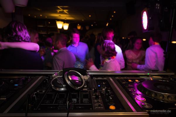 DJ mieten & vermieten - DJ, DJ Komplettpakete, Licht + Ton + DJ, Hochzeit, Geburtstag, Firmenevent und mehr in Leimen