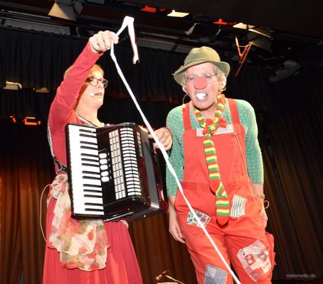 Bands mieten & vermieten - Musikcomedy: Clownerie und Akkordeon in Ludwigsburg
