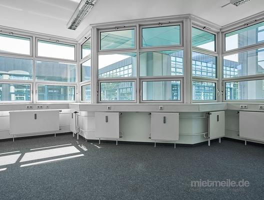 Büros mieten & vermieten - Renovierte Büros mit Empfang im modernen Sirius Office Center Grasbrunn in Grasbrunn