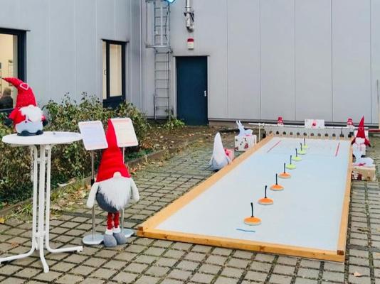 Curlingbahn mieten & vermieten - Eisstockschießen  -  XXL-Fun-Curling 8x2m  -  Eistockbahn 12x2m ***Teambuilding – Wettbewerb – Teamevent*** in Dresden