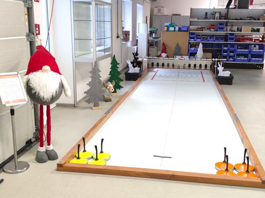 Curlingbahn mieten & vermieten - Eisstockschießen  -  XXL-Fun-Curling 8x2m  -  Eistockbahn 12x2m ***Teambuilding – Wettbewerb – Teamevent*** in Dresden