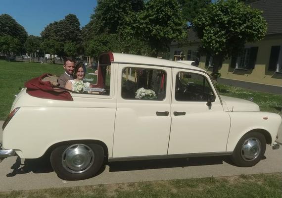 Hochzeitsauto mieten & vermieten - LondonTaxi/Wedding Kutsche in weiss zur Hochzeit-Fotoshooting-Hochzeitsauto-London Taxi in Köln