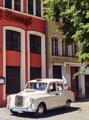Hochzeitsauto mieten & vermieten - LondonTaxi/Wedding Kutsche in weiss zur Hochzeit-Fotoshooting-Hochzeitsauto-London Taxi in Köln