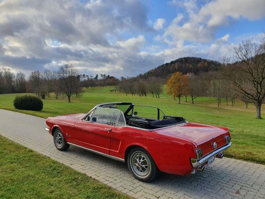 Oldtimer mieten & vermieten - Ford Mustang Cabrio zu vermieten, Hochzeit, Selbstfahrer oder mit Chauffeur. in Göttingen