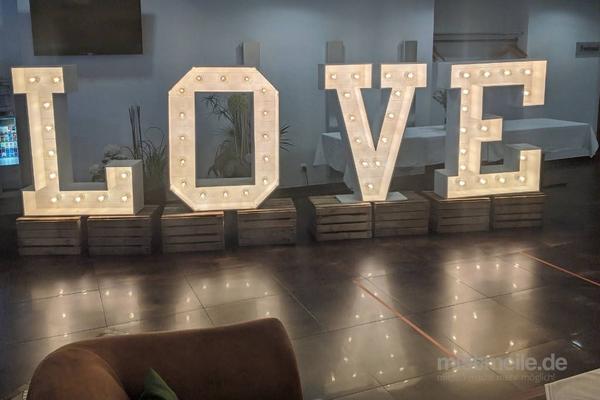 Leuchten & Lampen mieten & vermieten - XXL Buchstaben "LOVE" 120 cm in Hüllhorst