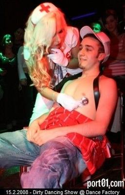 Stripperin mieten & vermieten - Krankenschwester Stripshow zum Geburtstag buchen in Berlin