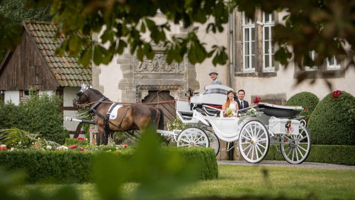 Hochzeitskutsche mieten & vermieten - Hochzeitskutsche; Kutschfahrt; Weisse Kutsche in Lemgo