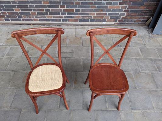 Stühle mieten & vermieten - Exklusiver Crossback Stuhl mieten – Rustikaler Holzstuhl für Vintage-Hochzeiten & Events in Wuppertal