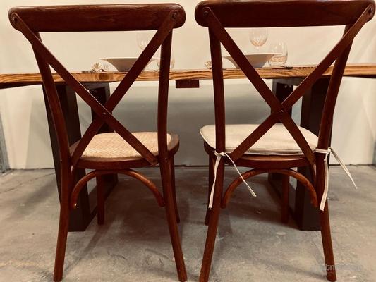Stühle mieten & vermieten - Exklusiver Crossback Stuhl mieten – Rustikaler Holzstuhl für Vintage-Hochzeiten & Events in Wuppertal