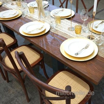 Stühle mieten & vermieten - Exklusiver Crossback Stuhl mieten – Rustikaler Holzstuhl für Vintage-Hochzeiten & Events in Wuppertal