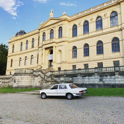 Oldtimer mieten & vermieten - Mercedes Benz W116 350SEL weiß, Leder rot, Limosine in Leipzig