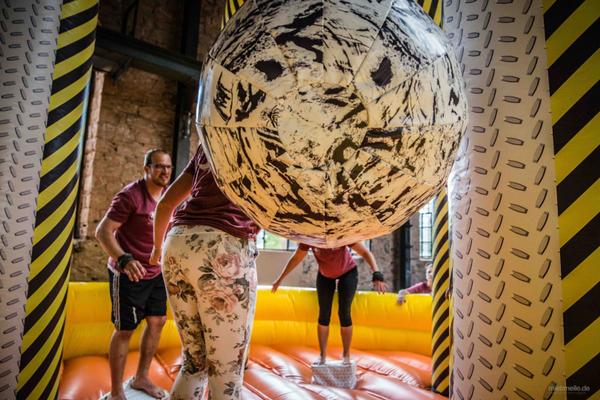 weitere Eventmodule mieten & vermieten - Wrecking Ball / Pendelball / Swing Off / Riesenpendel / Hüpfburg / Menschenkegel in Sankt Ingbert