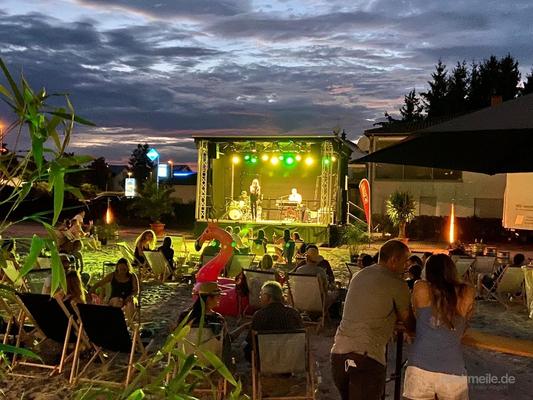 Bühne mieten & vermieten - Bühne mieten Mobil / Trailerbühne / Showbühne Typ: EcoStage 6+5m in Rodenbach