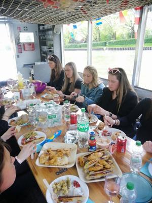 Junggesellenabschied mieten & vermieten - Junggesellenabschied, Geburtstagsparty für bis zu 23 Personen auf dem Partyboot/Partyfloß in Oberhausen