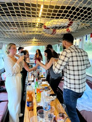 Junggesellenabschied mieten & vermieten - Junggesellenabschied, Geburtstagsparty für bis zu 23 Personen auf dem Partyboot/Partyfloß in Oberhausen
