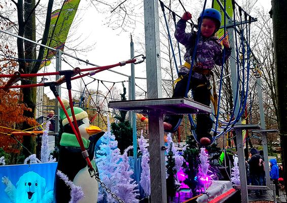 Klettergeräte mieten & vermieten - Klettern im Winterwald mieten – Der mobile Kinderhochseilgarten als Winter-Attraktion in Bramsche