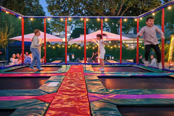 Trampoline mieten & vermieten - Sechser Trampolin mieten – Jump and Fun in Bramsche