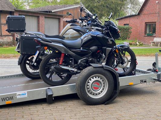 Motorradanhänger mieten & vermieten - Motorradanhänger mieten – 100 km/h – absenkbar von STEMA 🏍️ in Buchholz in der Nordheide