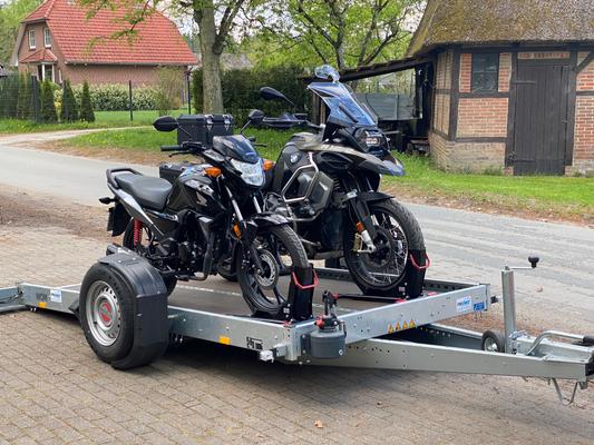 Motorradanhänger mieten & vermieten - Motorradanhänger mieten – 100 km/h – absenkbar von STEMA 🏍️ in Buchholz in der Nordheide