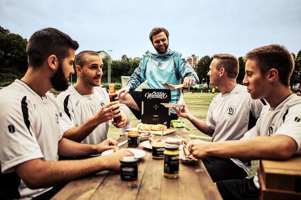 Grill & Ofen mieten & vermieten - Wurstbräter Wurstgrill Wurstmaschine Wurstmaker schwarz abnehmbare Wurstablage [Energieklasse B] in Elsdorf (Rheinland)
