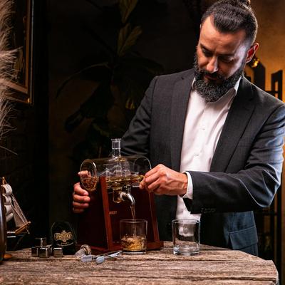 Cocktailbar mieten & vermieten - WHISKEY Karaffen-Set Whisky Schiffskaraffe 1100 ml 2 Whiskygläser 4 Whiskysteine edel servieren in Elsdorf (Rheinland)
