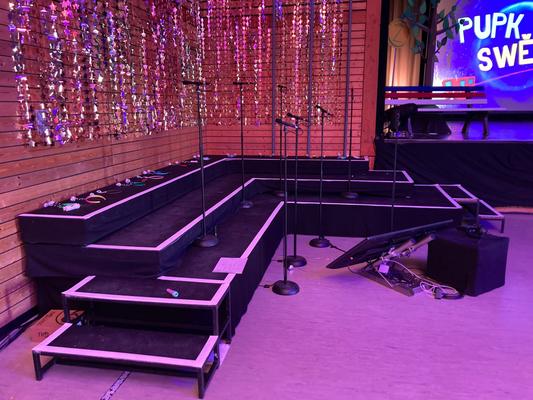 Bühne mieten & vermieten - Bühne / Podium aus Systempodesten Bütec 4x3m / 6x4m verschiedene Größen möglich mit Treppen/Geländer in Bautzen